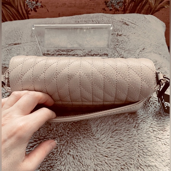 Karl LAGERFELD Agyness Crossbody Bag - Picture 7 of 13